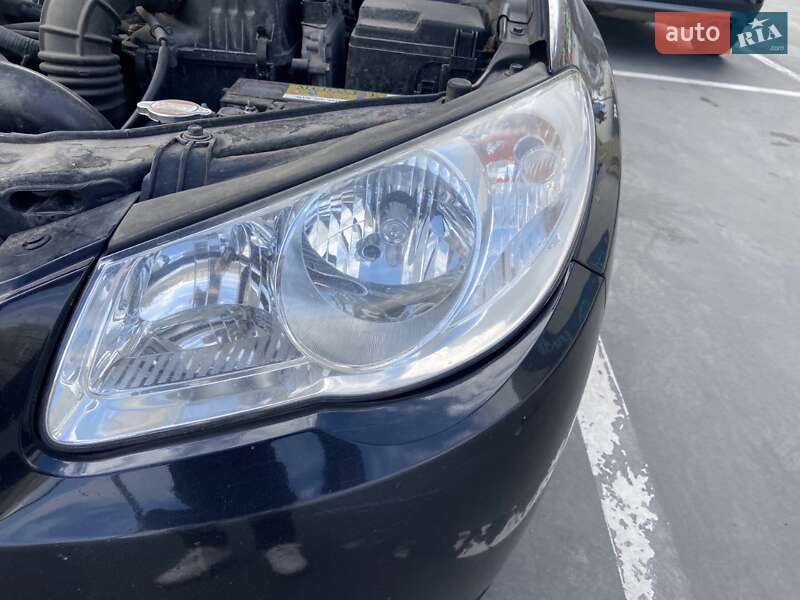 Седан Hyundai Elantra 2008 в Львове