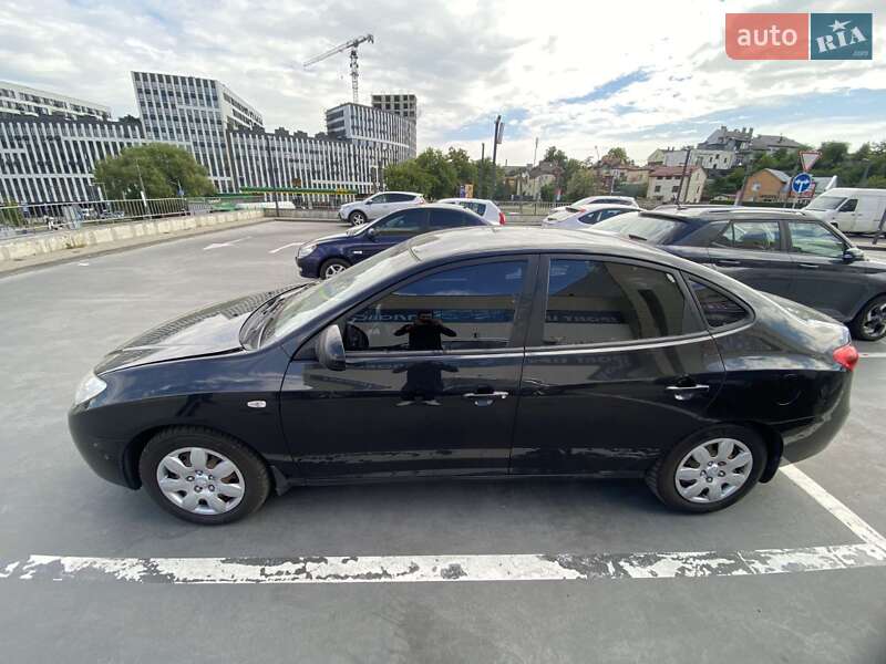Седан Hyundai Elantra 2008 в Львове
