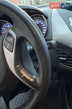 Седан Hyundai Elantra 2013 в 