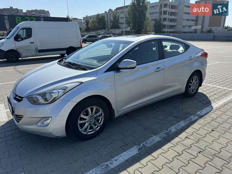 Седан Hyundai Elantra 2012 в Киеве