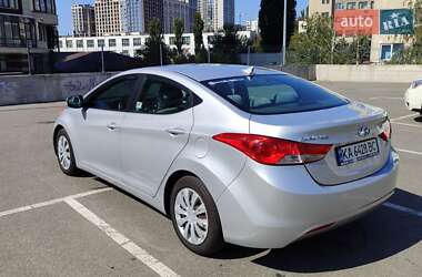 Hyundai Elantra 2012
