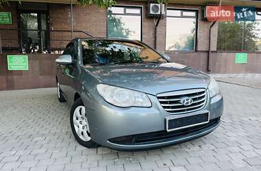 Седан Hyundai Elantra 2010 в Новомосковске