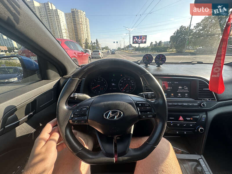 Седан Hyundai Elantra 2016 в Киеве фото 6 Седан Hyundai Elantra 2016 в Киеве