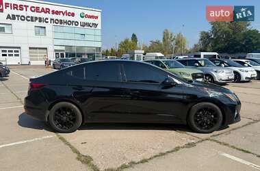 Седан Hyundai Elantra 2019 в 