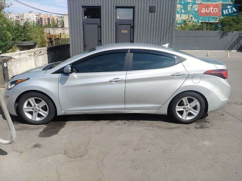 Седан Hyundai Elantra 2014 в Днепре