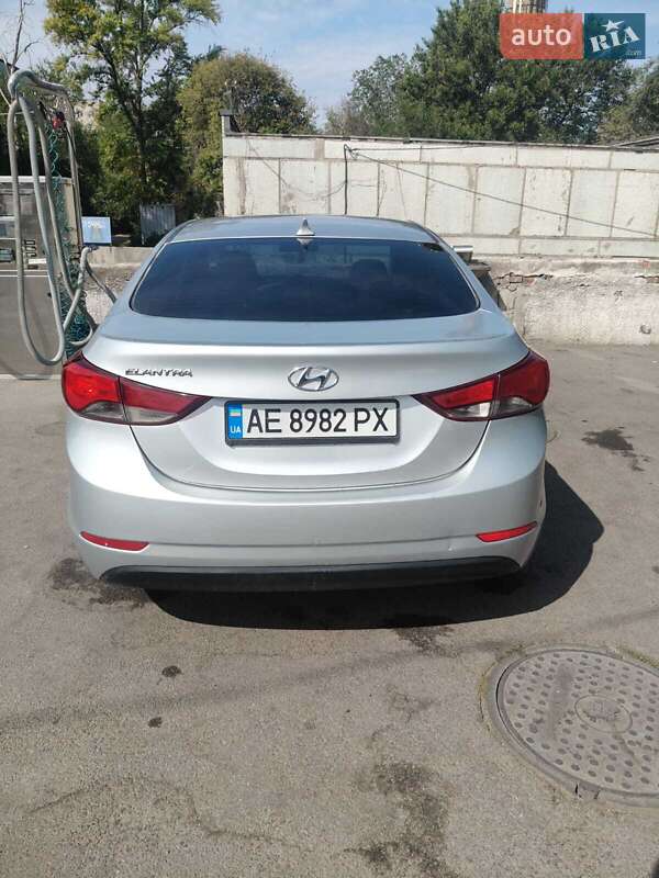 Седан Hyundai Elantra 2014 в Днепре