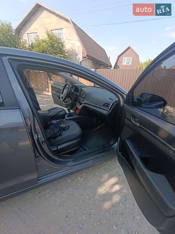 Седан Hyundai Elantra 2017 в Днепре