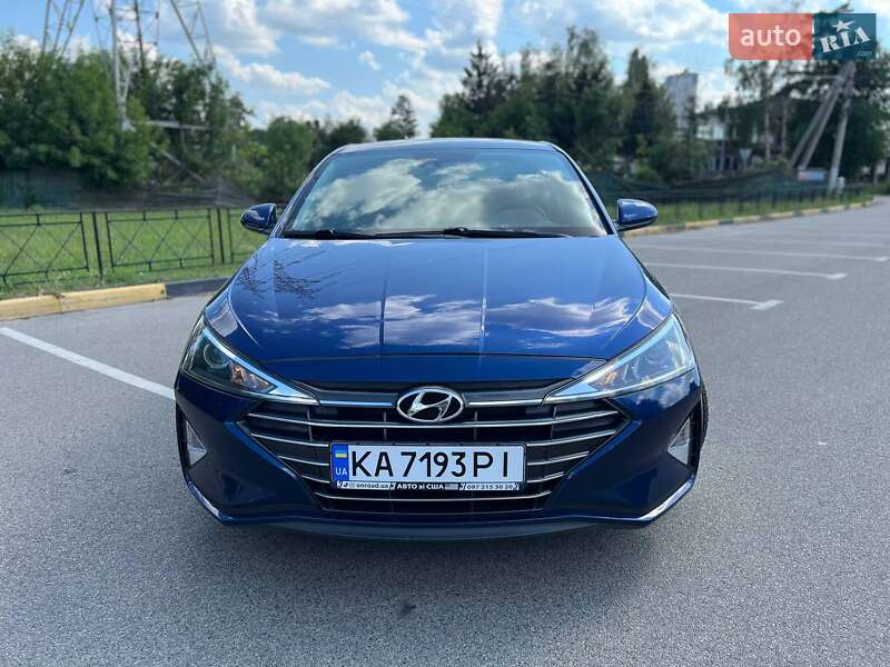 Седан Hyundai Elantra 2019 в Киеве