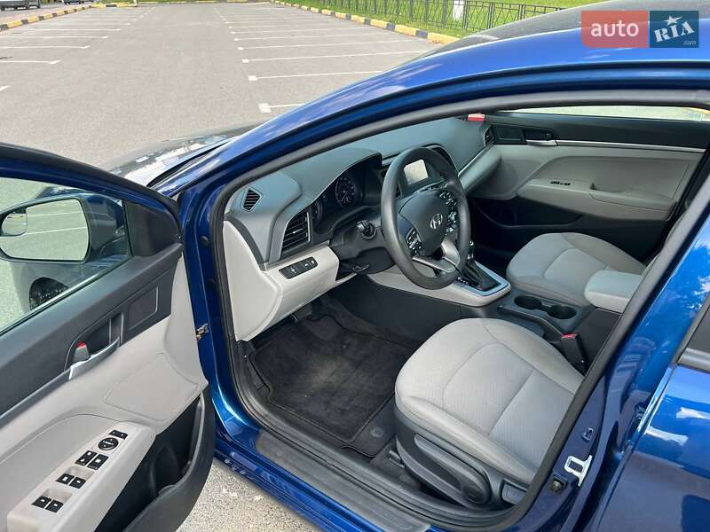 Седан Hyundai Elantra 2019 в Киеве