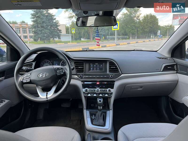 Седан Hyundai Elantra 2019 в Киеве