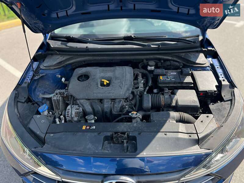 Седан Hyundai Elantra 2019 в Киеве