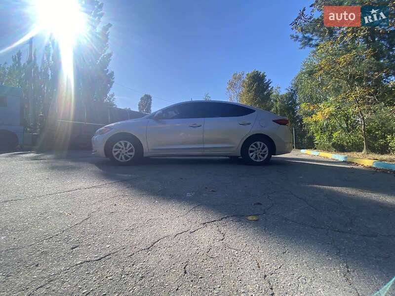 Седан Hyundai Elantra 2018 в Вите-Почтовой