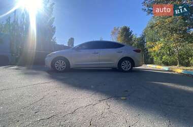 Седан Hyundai Elantra 2018 в 