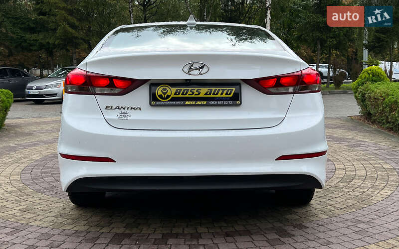 Седан Hyundai Elantra 2016 в Львове