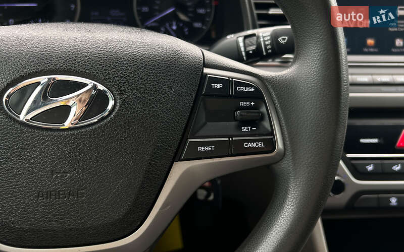 Седан Hyundai Elantra 2016 в Львове