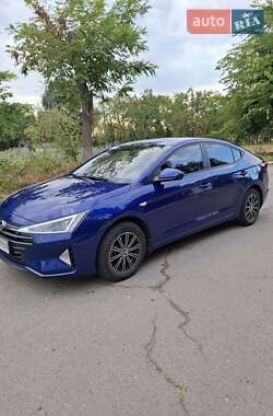 Седан Hyundai Elantra 2019 в 