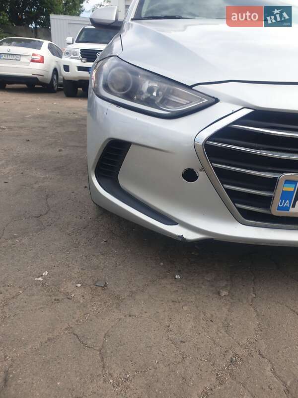 Седан Hyundai Elantra 2016 в Киеве