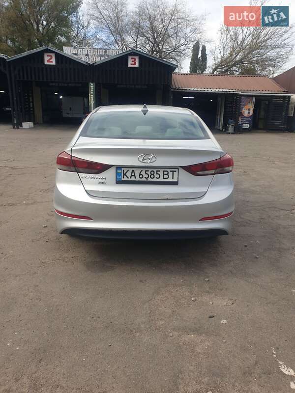 Седан Hyundai Elantra 2016 в Киеве