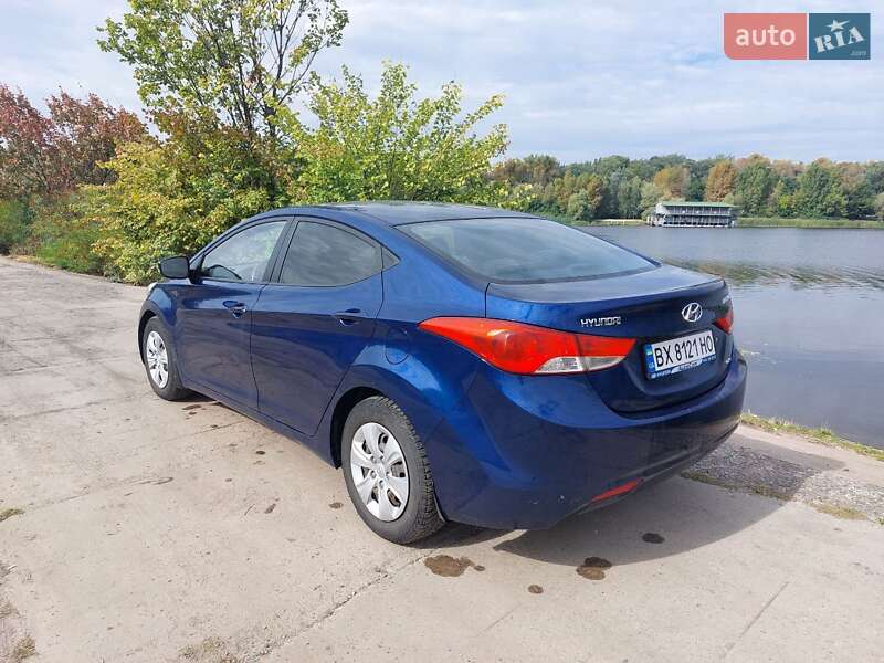 Седан Hyundai Elantra 2012 в Киеве