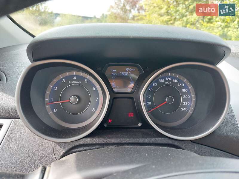 Седан Hyundai Elantra 2012 в Киеве