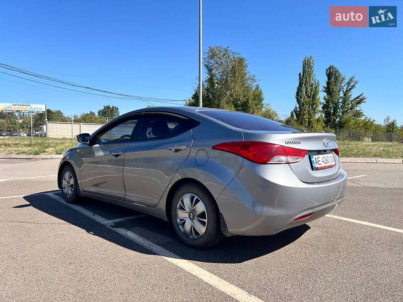 Седан Hyundai Elantra 2012 в Кривом Роге