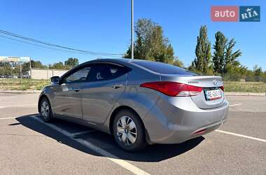 Седан Hyundai Elantra 2012 в  фото 7 Седан Hyundai Elantra 2012 в