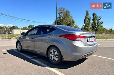 Седан Hyundai Elantra 2012 в  фото 11 Седан Hyundai Elantra 2012 в