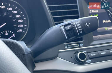 Седан Hyundai Elantra 2016 в 