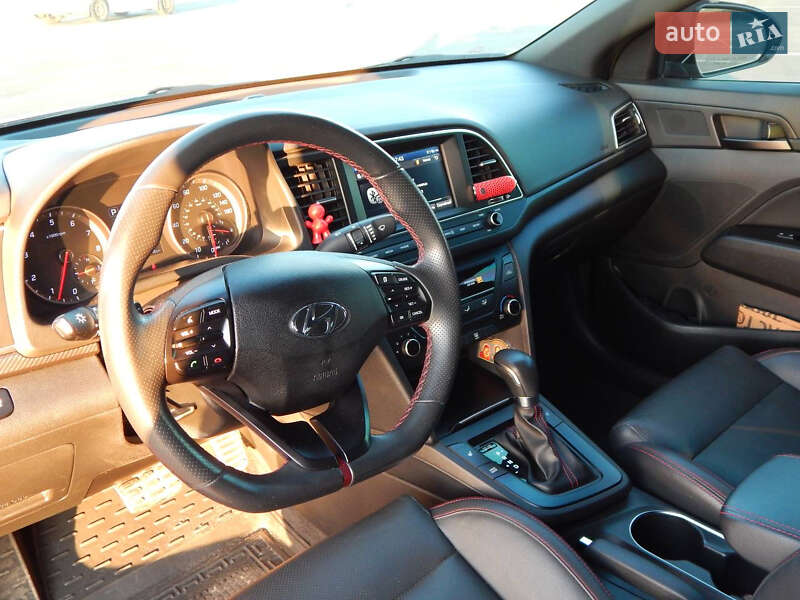 Седан Hyundai Elantra 2018 в Львове