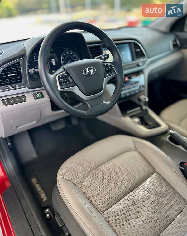 Седан Hyundai Elantra 2016 в Днепре