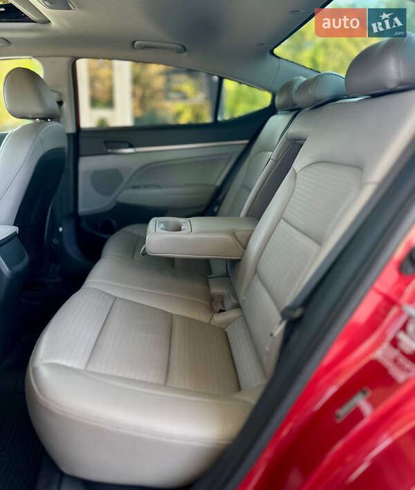 Седан Hyundai Elantra 2016 в Днепре