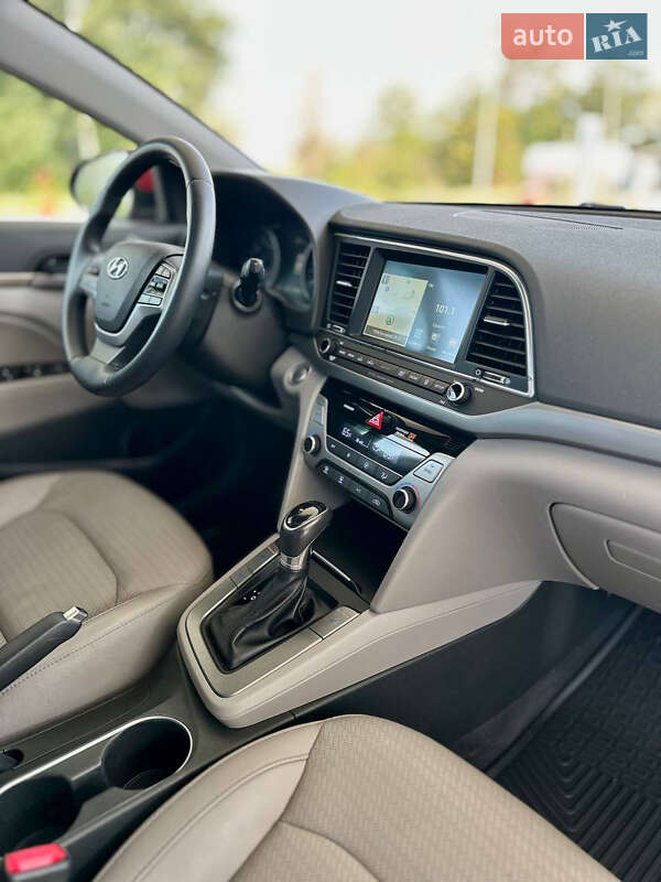 Седан Hyundai Elantra 2016 в Днепре