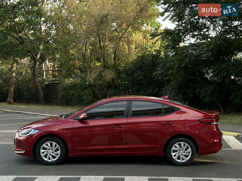 Седан Hyundai Elantra 2017 в Николаеве