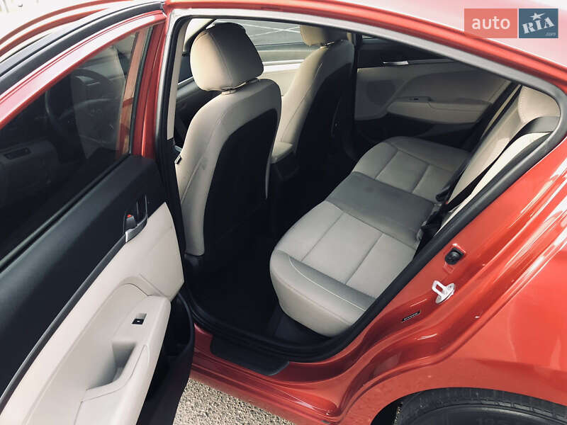 Седан Hyundai Elantra 2019 в Одессе