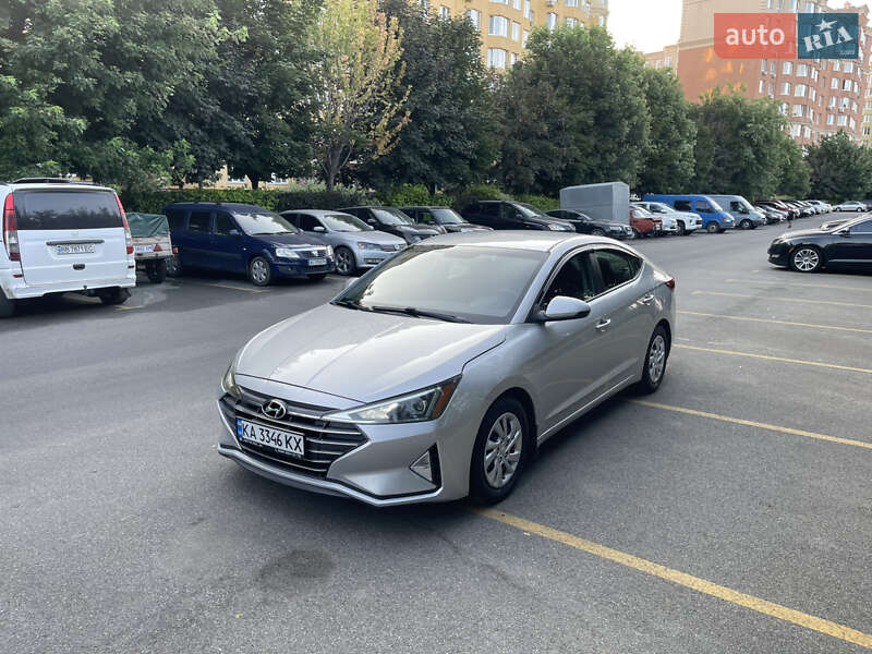 Седан Hyundai Elantra 2018 в 