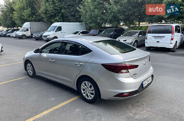 Седан Hyundai Elantra 2018 в 