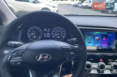 Седан Hyundai Elantra 2018 в 