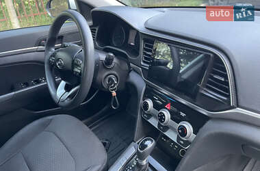 Седан Hyundai Elantra 2018 в 