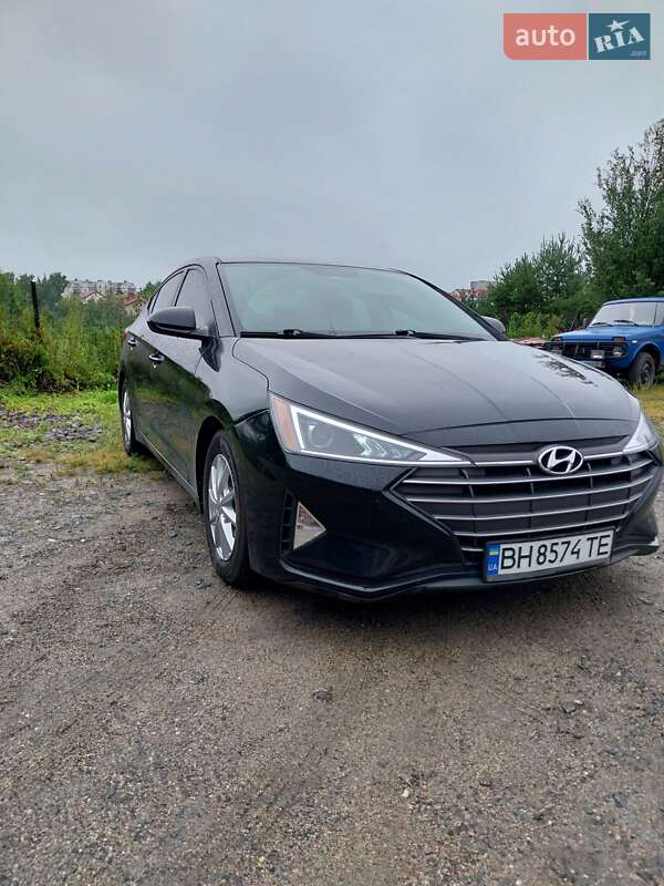 Седан Hyundai Elantra 2019 в Одессе