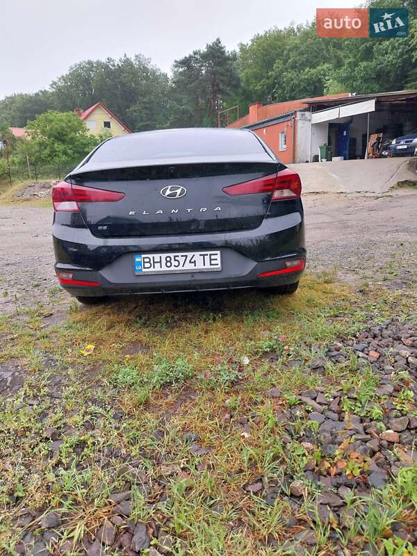 Седан Hyundai Elantra 2019 в Одессе