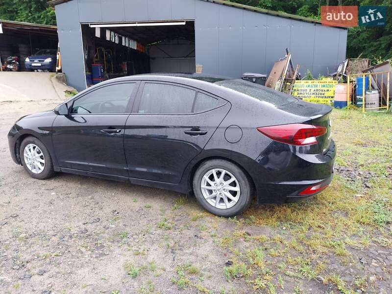 Седан Hyundai Elantra 2019 в Одессе