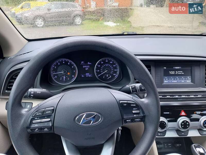 Седан Hyundai Elantra 2019 в Одессе