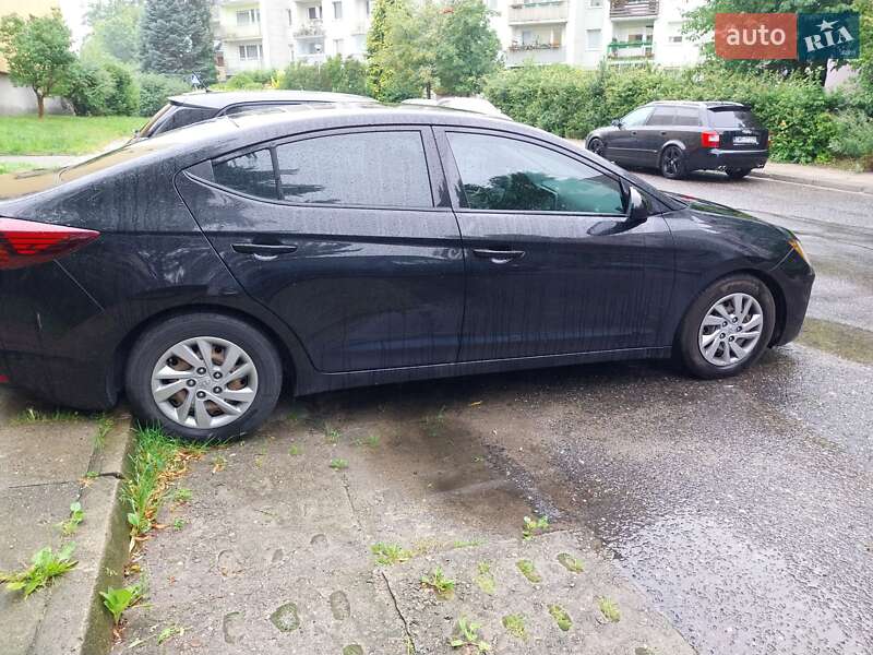 Седан Hyundai Elantra 2019 в Одессе