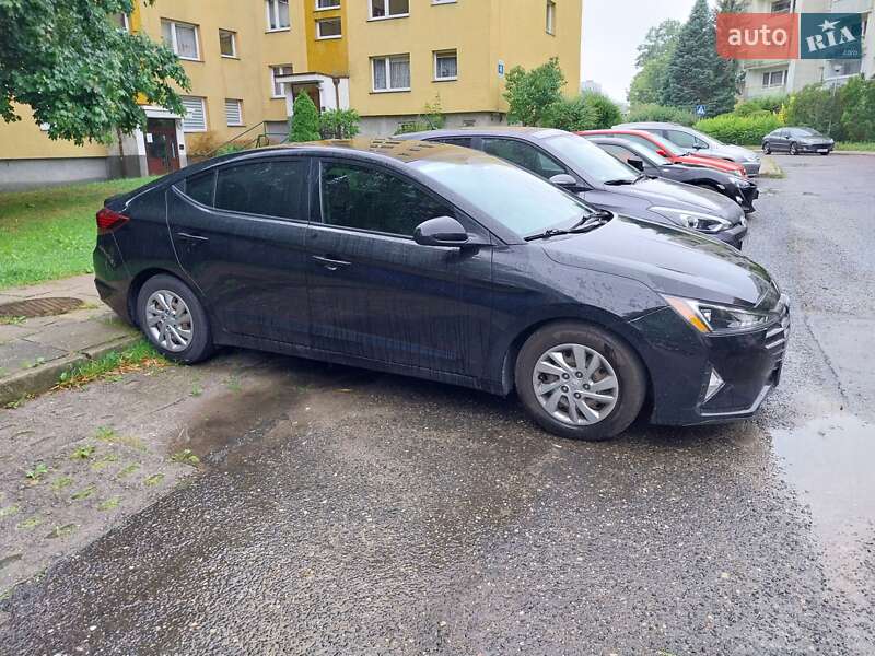 Седан Hyundai Elantra 2019 в Одессе