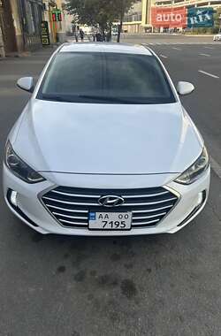 Седан Hyundai Elantra 2016 в Киеве