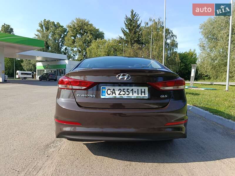 Седан Hyundai Elantra 2018 в Смеле