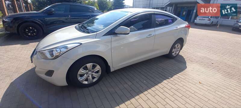 Седан Hyundai Elantra 2013 в Киеве