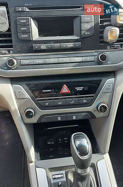 Седан Hyundai Elantra 2018 в 