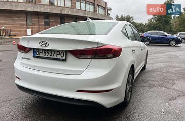 Седан Hyundai Elantra 2016 в 