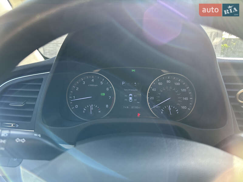 Седан Hyundai Elantra 2017 в Киеве